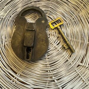 Antique Brass Aligarh-Style Padlock with Key –‎ Vintage